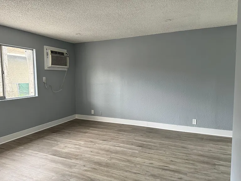174 E 1st St #174 — Photo 21