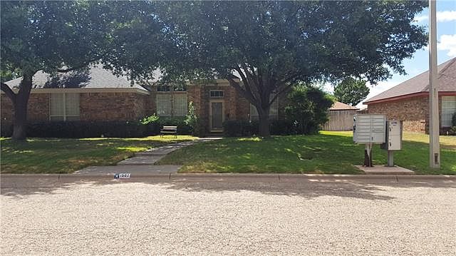 2nd image of 1502 Newcastle Dr