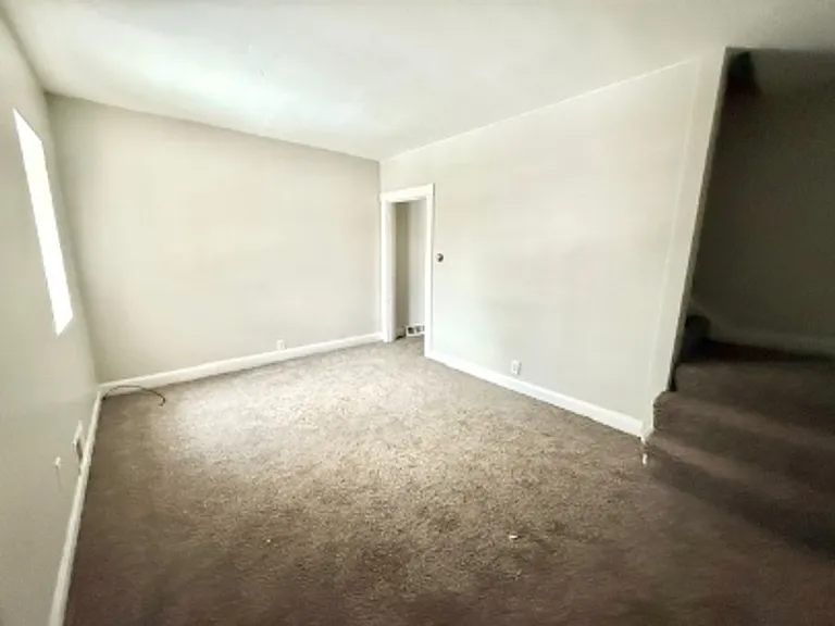 866 Vankirk St — Photo 5