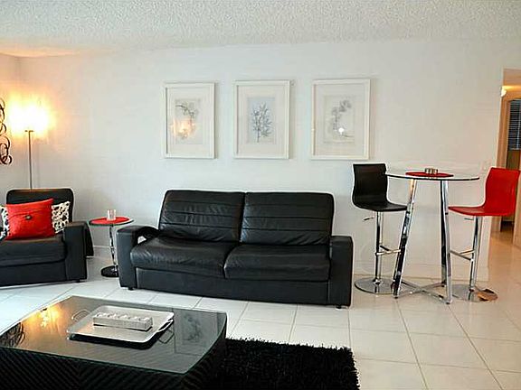 3rd image of 101 SE 3rd Ave APT 208