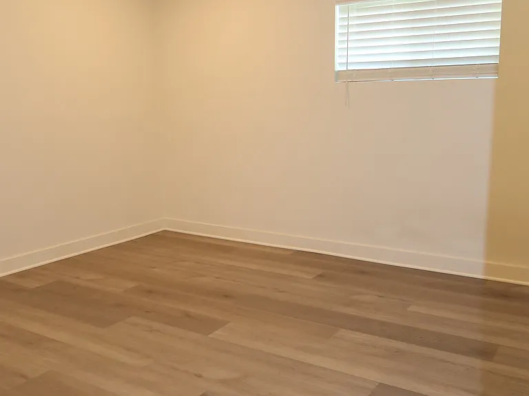 1322 Campus Ave — Photo 18