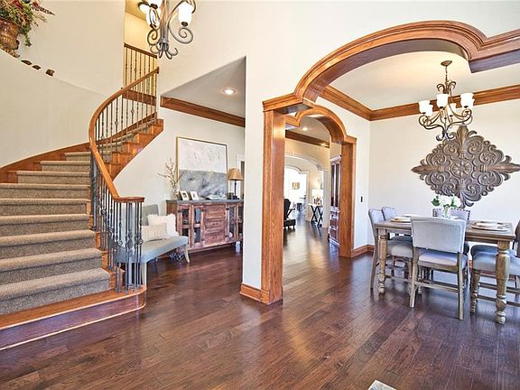 4th image of 901 NW Provence Pl
