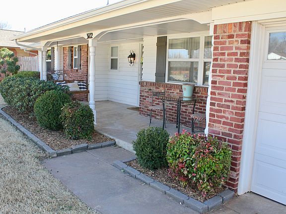 2nd image of 3112 Chaucer Dr