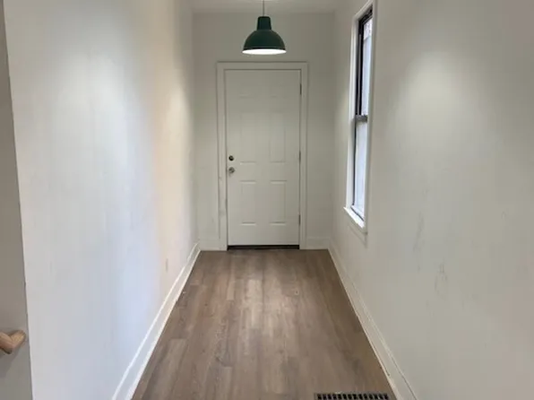 5556 Black St APT 1, Pittsburgh, PA 15206