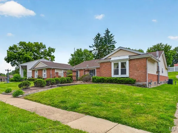 5 Blossomwood Ct, Florissant, MO 63033