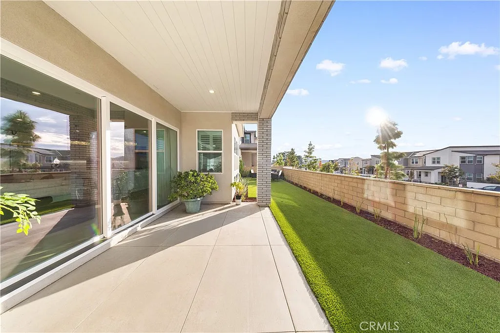5 bed, 4.5 bath, 3838 sqft, $9,800 — Photo 4