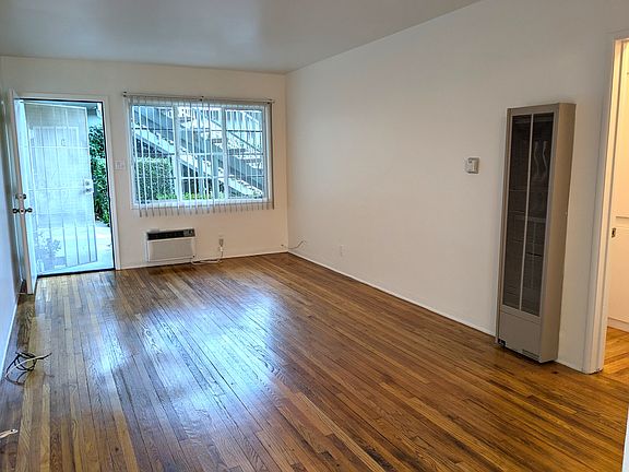 3rd image of 923 W Angeleno Ave APT D