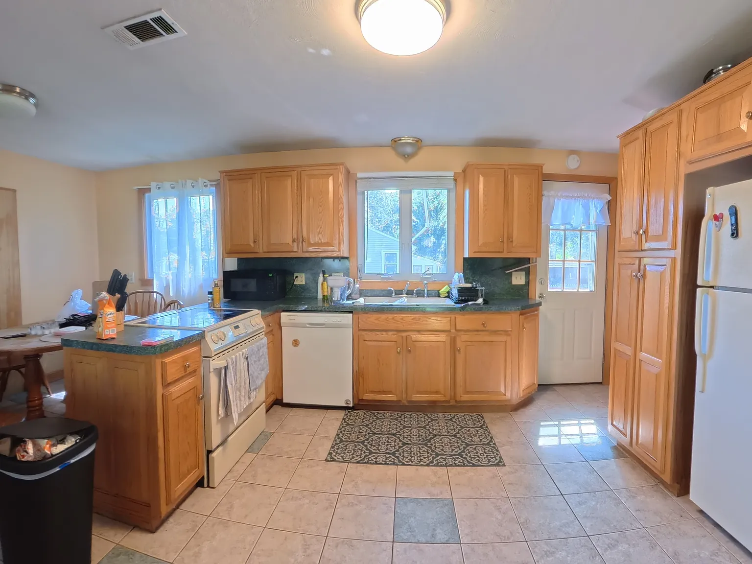 4 bed, 2468 sqft, $3,600 — Photo 4