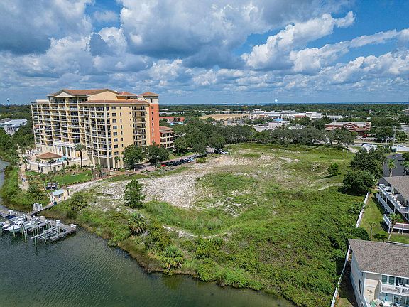 3rd image of 796 Harbor Blvd