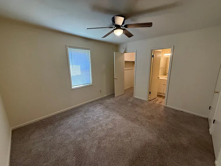 586 Franklin St — Photo 27