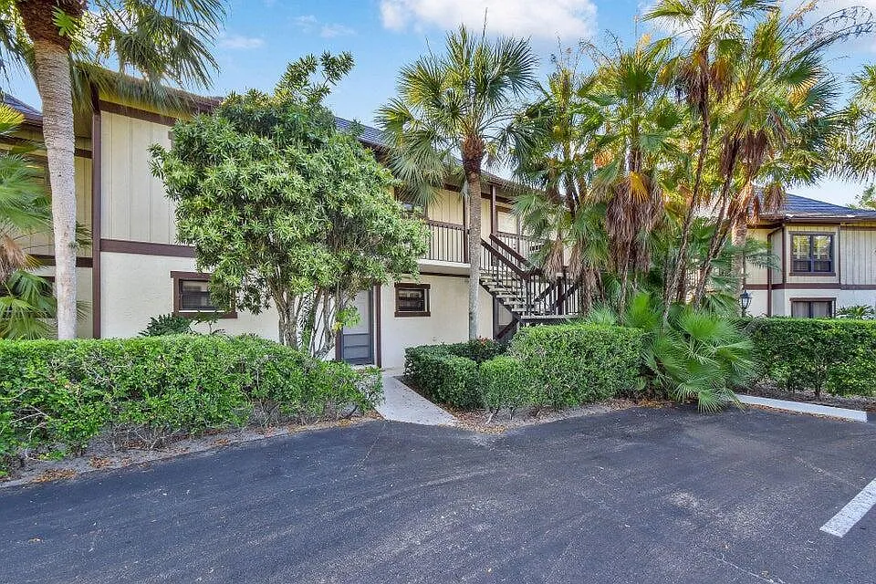 1 bed, 1.0 bath, 900 sqft, $6,250 — Photo 2