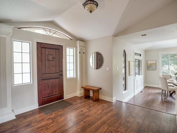 4th image of 2947 Holiday Ct