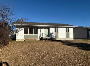 9606 S 79th Ave, Peace River, AB T8S 1E6