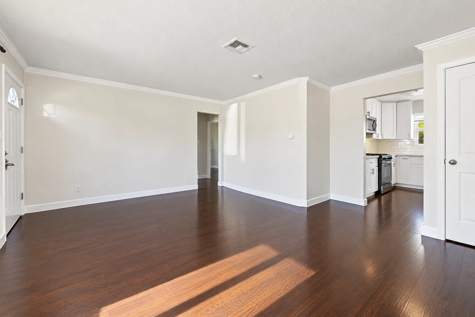 5 bed, 1750 sqft, $6,500 — Photo 2