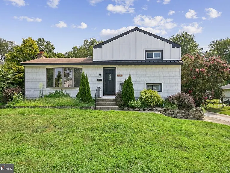 118 Sylvan Ter — Photo 1