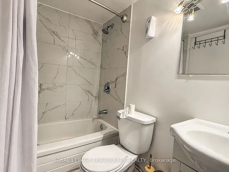 100 Wingarden Ct #409 — Photo 9