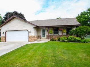 14380 W Butternut Trl, New Berlin, WI 53151