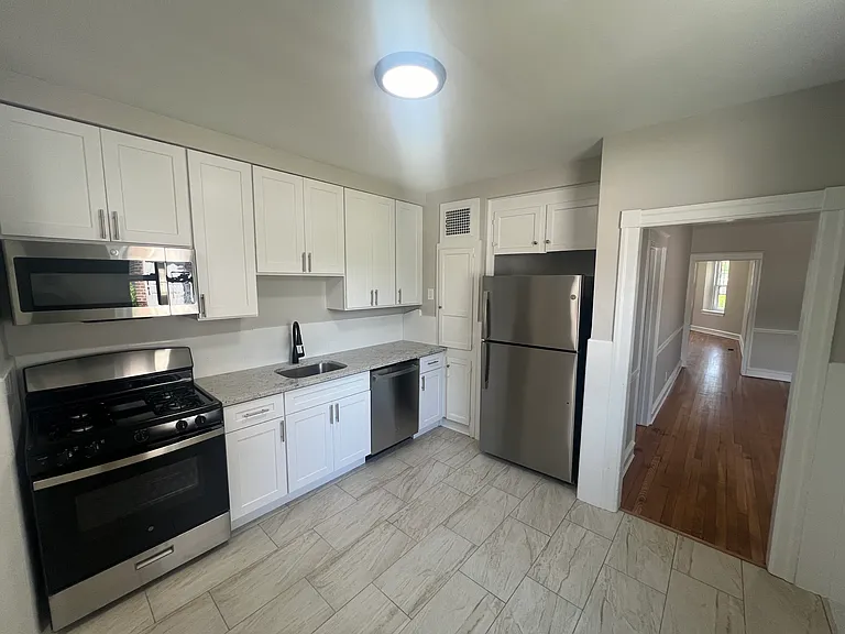 903 W 21st St #A — Photo 2
