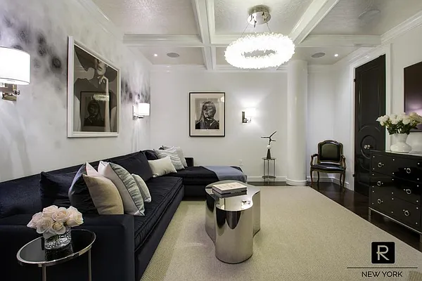 Sold by R New York | media 10