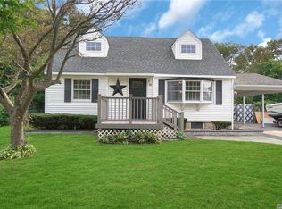 55 Center St, Ronkonkoma, NY 11779
