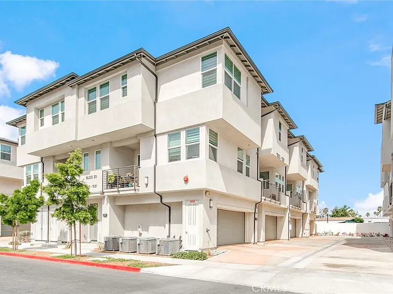 1515 W Bushell St — Photo 33