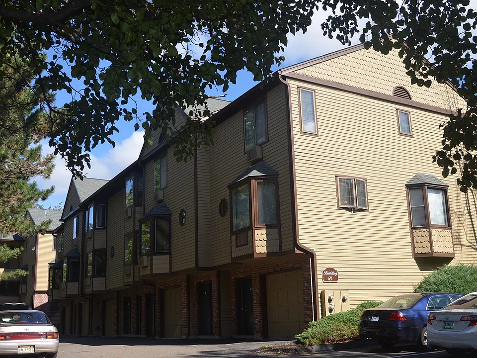 8 Oakwood Ave #A1