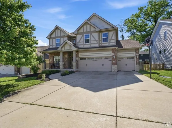 735 Harvest Ln, Saint Louis, MO 63132