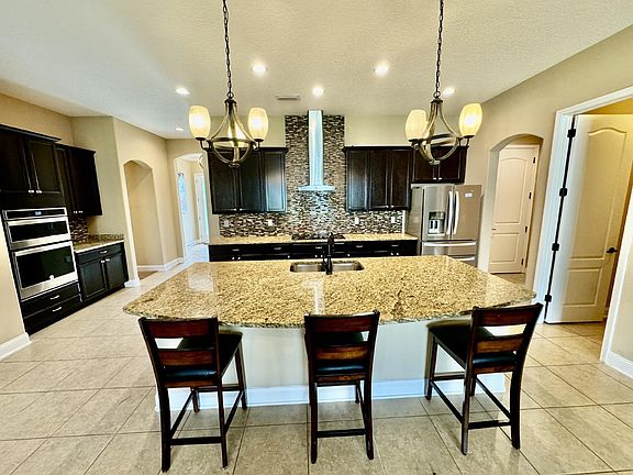 3rd image of 348 Saint James Way