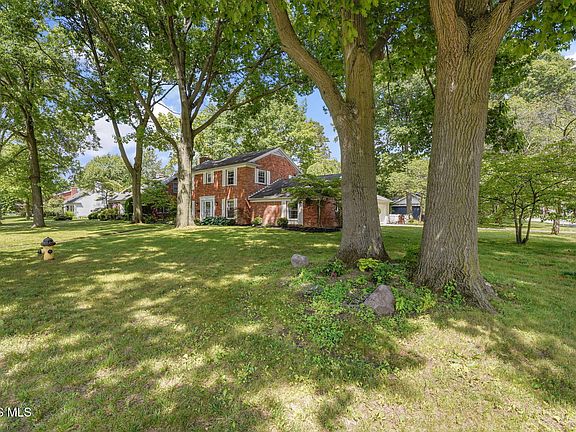 5th image of 3610 Chesterton Dr