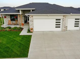 5507 N 208th St, Elkhorn, NE 68022