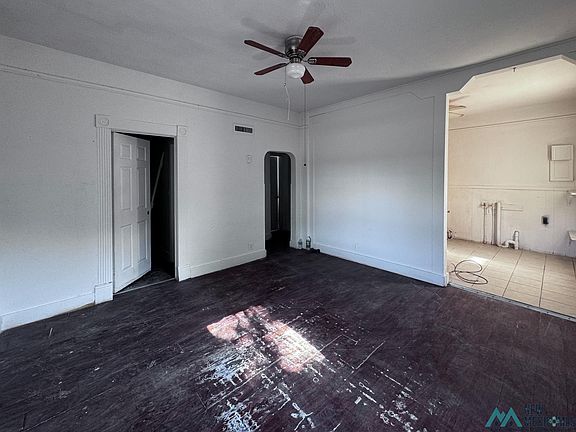 5th image of 702 W 9th St