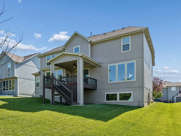 16324 Farley St — Photo 38