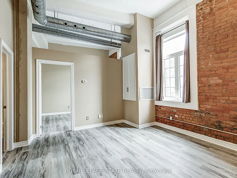80 King William St #214 — Photo 8