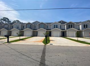 961 Skylark Rd, Mary Esther, FL 32569