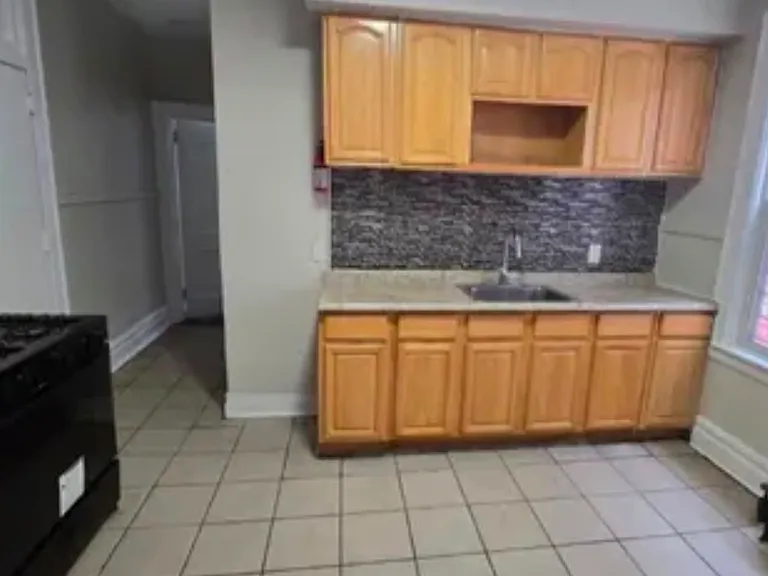 81 Montgomery Ave #2F — Photo 8