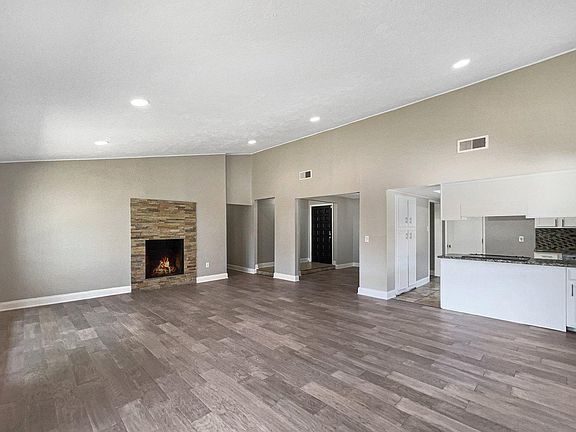 2nd image of 10426 Towne Oak Ln