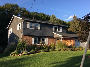 102 Marie Pkwy, Loudonville, NY 12211