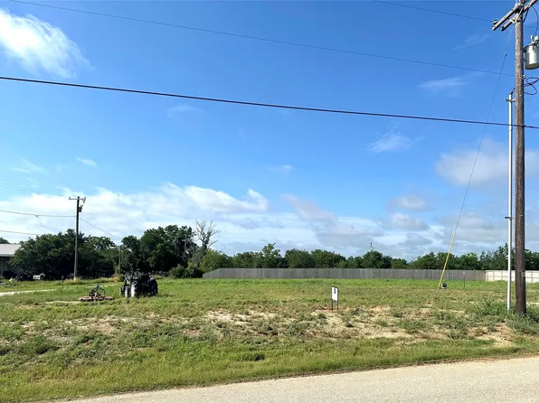711 Johnson St, Comanche, TX 76442