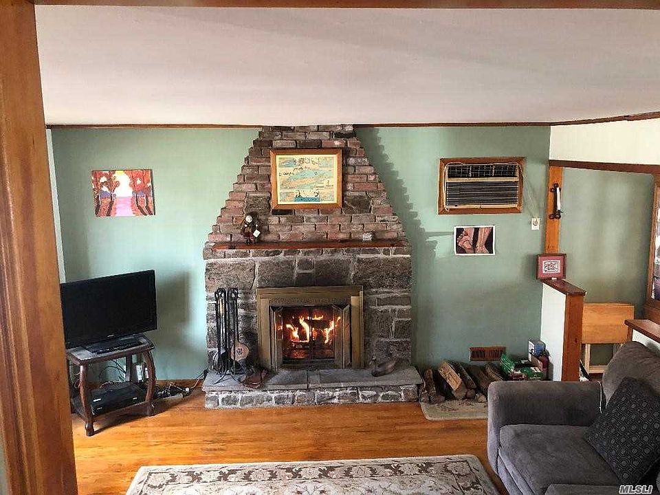 1st image of 26 Lowell Dr