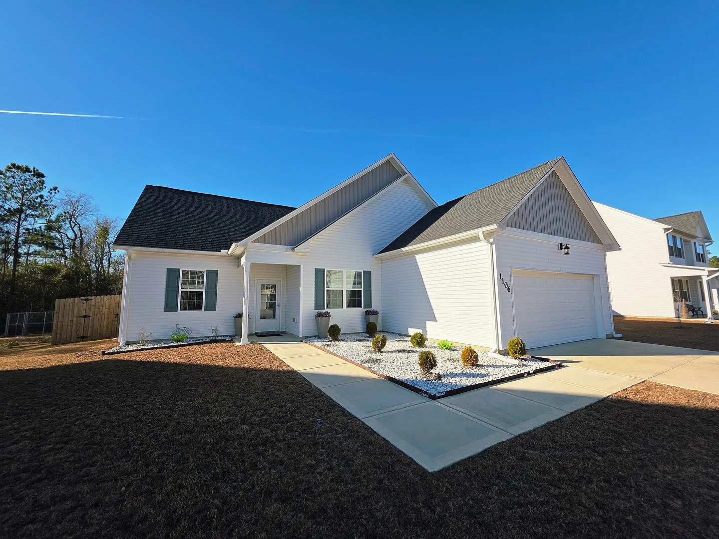 4 Bedroom #3 Bath Towne Pointe — Photo 2