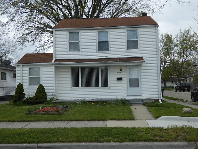 24307 Lexington Ave — Photo 2