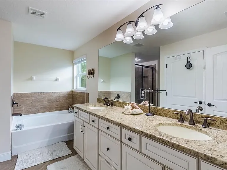 425 Bahama Grande Blvd — Photo 24