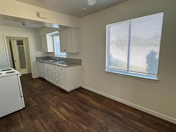 5th image of 3046 E Robinson Ave