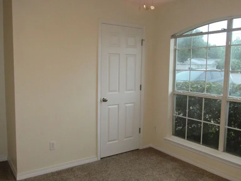 1093 Antigua Cir — Photo 11