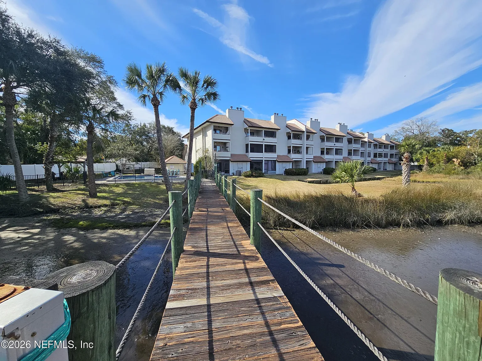 3 bed, 3.0 bath, 1600 sqft, $1,645 — Photo 2