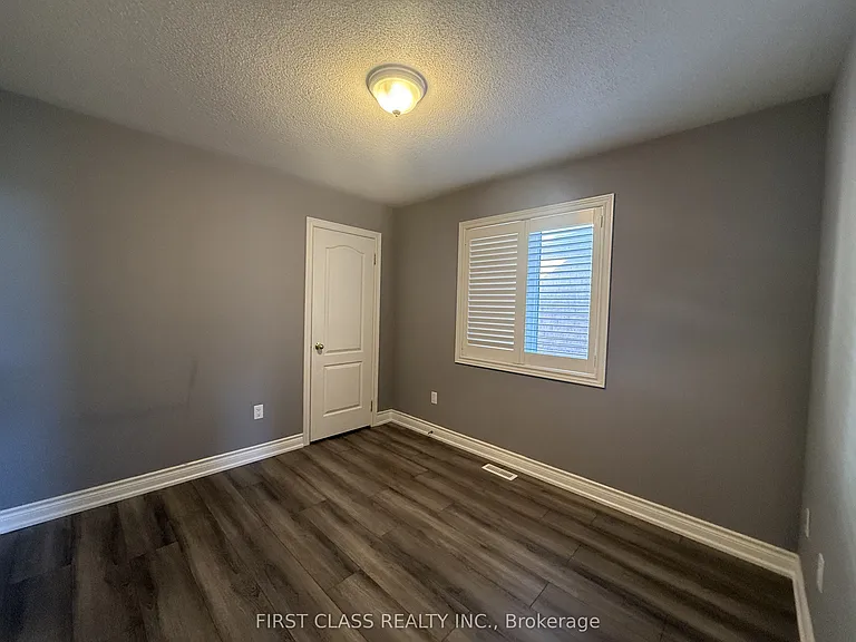 36 Princess Diana Dr — Photo 10
