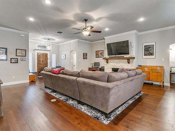 5th image of 1029 Thistle Hill Trl