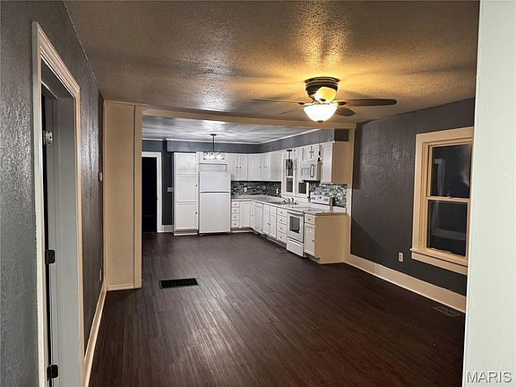 2nd image of 900 Hunt St
