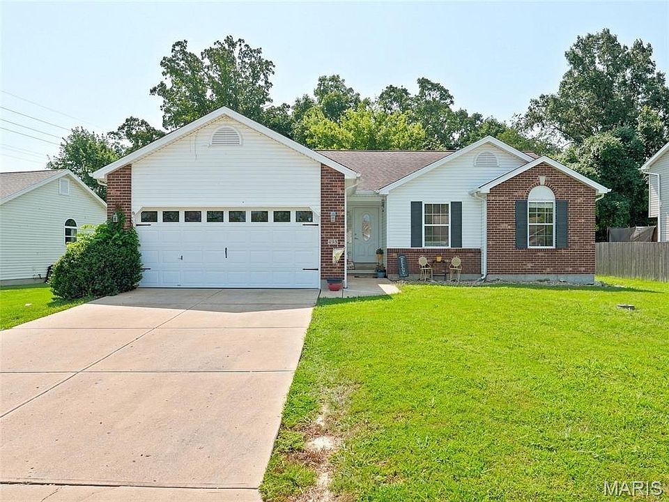 1st image of 498 Pevely Heights Dr