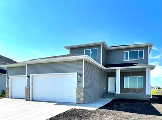 2957 Prairie Farms Cir S, Fargo, ND